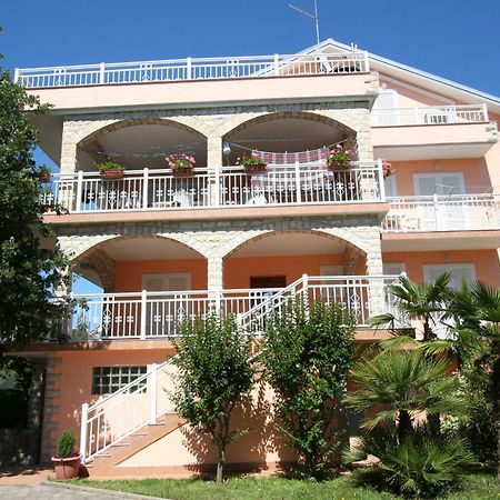 Apartments And Rooms נייביצה מראה חיצוני תמונה